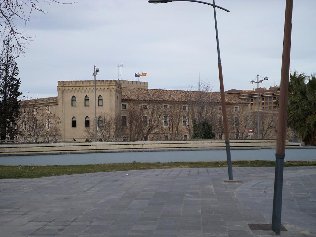 Pension Lacasta Zaragoza Bagian luar foto