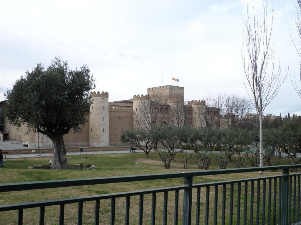 Pension Lacasta Zaragoza Bagian luar foto