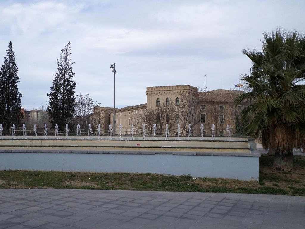Pension Lacasta Zaragoza Bagian luar foto